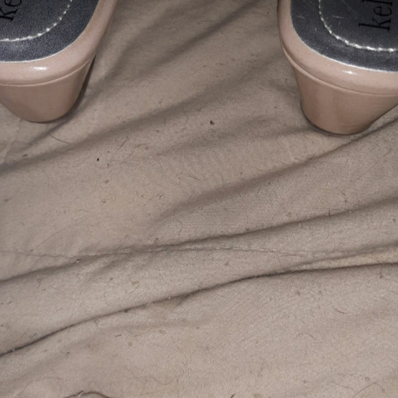 Kelly and katie - Picture 3 of 3